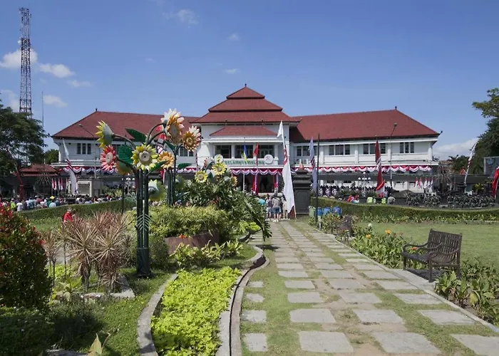 Regent'S Park Hotel At Kayutangan Malang